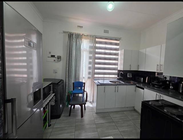 16 BEDROOM COMPLEX FOR SALE IN KENSINGTON